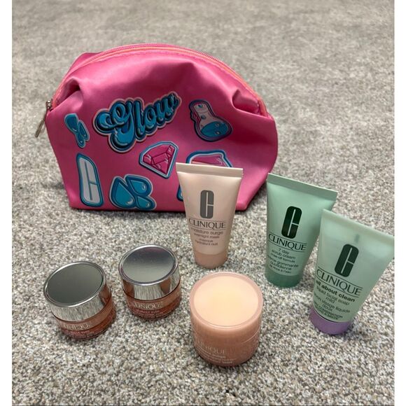 Clinique Travel Cosmetics bag with travel size skincare - Picture 1 of 5